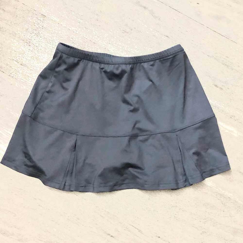NWT Bolle grey tennis skirt with built in shorts, S